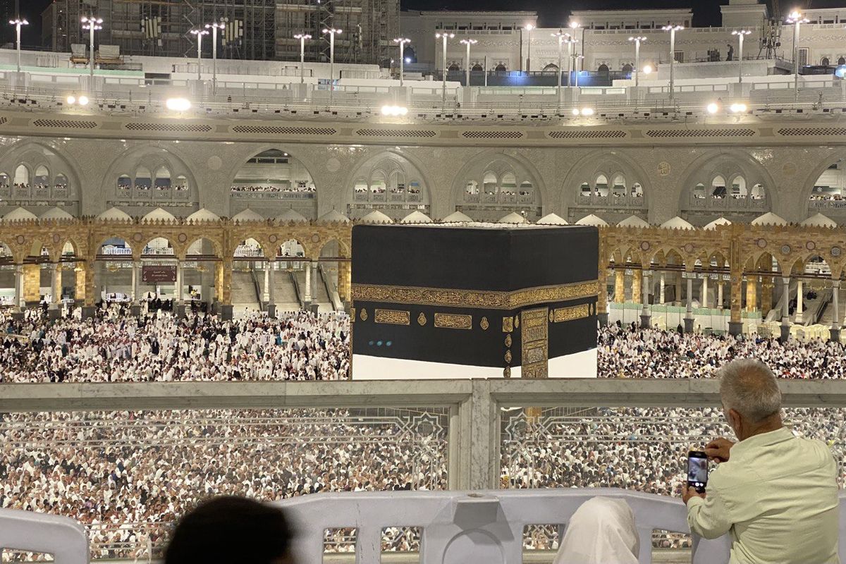 haji, ibadah haji, Haji, Ibadah Haji, haji 2025, barang yang harus dibawa saat haji, 7 Barang yang Harus Dibawa Saat Berangkat Haji agar Ibadah Lancar, 1. Pakaian Harian, 2. Pakaian Ihram, 3. Perlengkapan Mandi, 4. Dokumen, 5. Obat-obatan, 6. Makanan, 7. Alat Cuci Pakaian