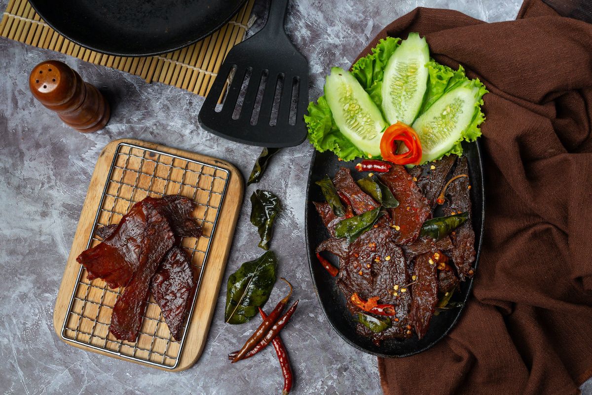 Dendeng batokok cabe hijau, daging sapi, dendeng batokok cabe hijau, resep dendeng batokok cabe hijau, bumbu dendeng batokok cabe hijau, Daging sapi, dendeng batokok lado hijau, dendeng khas Padang, Resep Dendeng Batokok Cabe Hijau, Masakan Khas Padang dengan Bumbu Simpel