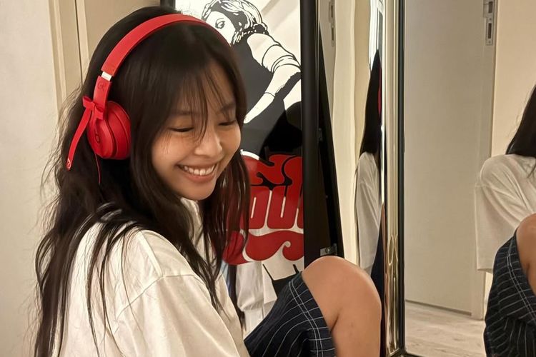 Jennie BLACKPINK, Jennie, Jennie Ruby Jane, Outfit Jennie BLACKPINK, baju jennie blackpink, busana jennie blackpink, outfit jennie, Jennie Blackpink Pamer Foto No-Makeup, Cek Detail Outfitnya