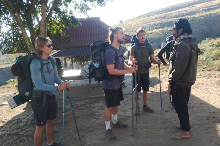 Proyek kereta gantung, Gunung Rinjani, investor China, Lombok Tengah, Nusa Tenggara Barat, proyek kereta gantung, Rinjani, pembangunan kereta gantung Rinjani, investor china, Wisata gunung rinjani, rinjani, pembangunan kereta gantung rinjani, Proyek Kereta Gantung, proyek kereta gantung rinjani, biaya pembangunan kereta gantung, Mengenal Proyek Kereta Gantung di Rinjani yang Ditinggal Investor China
