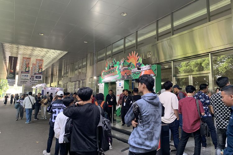 Indofest 2025, promo Indofest 2025, diskon Indofest 2025, diskon indofest 2025, promo indofest 2025, tips berburu diskon indofest 2025, belanja di indofest 2025, 4 Tips Belanja di Indofest 2025, Ada Banyak Diskon, 1. Catat kebutuhan perlengkapan, 2. Datang lebih pagi, 3. Bandingkan harga, 4. Jangan lupa tanya diskon tambahan