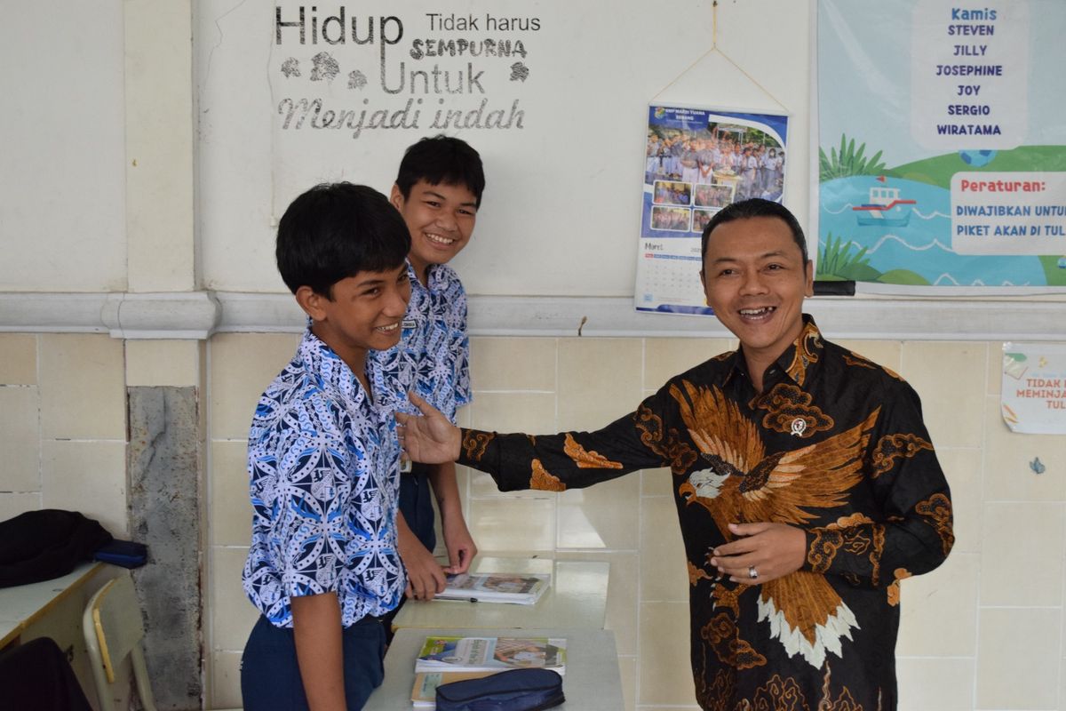 Kemendikdasmen, Gubernur Jawa Barat, Dedi Mulyadi, jam masuk sekolah, Wamendikdasmen, gubernur jawa barat, Jam masuk sekolah, Jam Masuk Sekolah Jabar Pukul 06.30 Batal? Kemendikdasmen Evaluasi Telisik Efektivitasnya, Apakah Sudah Ada Koordinasi antara Pemprov Jabar dan Kemendikdasmen?, Apa Saja Syarat yang Harus Dipenuhi Jika Sekolah Dimulai Lebih Pagi?, Apakah Pemprov Jabar Wajib Berkoordinasi dengan Pemerintah Pusat?, Apa Dasar Regulasi Pusat Mengenai Jam Masuk Sekolah?