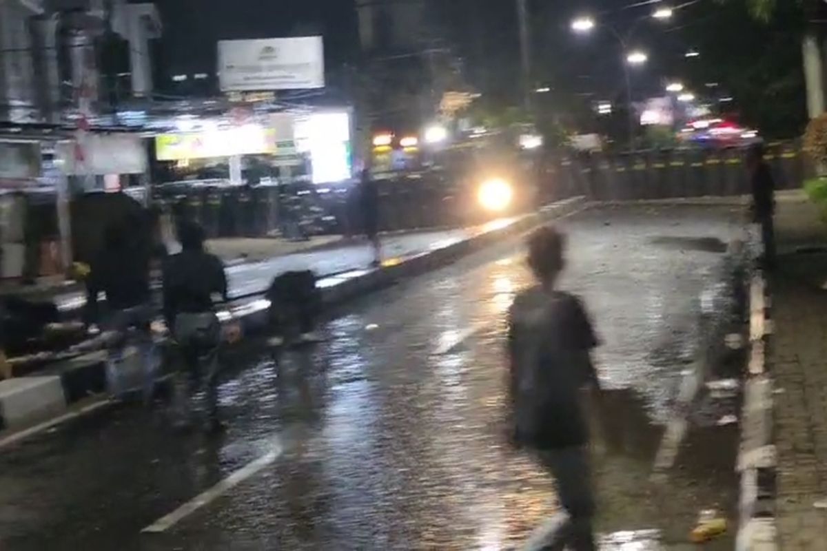 Bone, kenaikan pajak, pajak naik, Kenaikan Pajak Bumi dan Bangunan, Kenaikan Pajak Bumi, Tolak kenaikan pajak, demo bone, demo bone tolak kenaikan pajak, demo bone ricuh, kenaikan pajak di bone, Pemkab Bone Akhirnya Batalkan Kenaikan PBB 300 Persen, Kembali ke SPPT Lama, Aktivitas Pemerintahan Lumpuh, Aksi Bakar Ban, Pemkab Batalkan Kenaikan PBB-P2, Latar Belakang Kenaikan PBB-P2