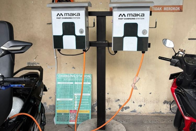 motor listrik, Cara Mengecas Motor Listrik yang Bikin Baterai Awet