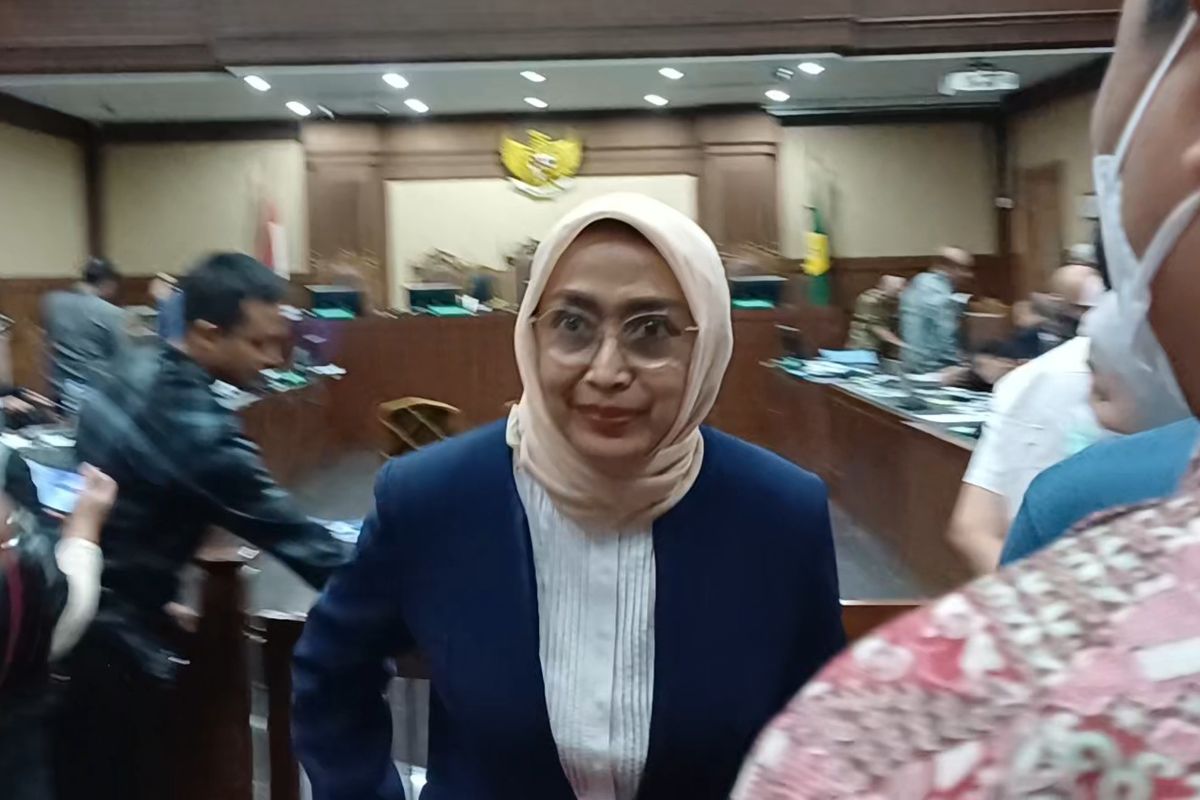 ASDP, Ira Puspadewi, BUMN, Kementerian BUMN, PT Jembatan Nusantara, kementerian BUMN, Eks Dirut ASDP Akui Beri Emas ke Pejabat Kementerian BUMN: Itu Kemanusiaan, Bukan Gratifikasi, Diklaim sebagai Bentuk Simpati kepada Pejabat Sakit, Kesaksian Mantan Direktur SDM ASDP, Bantahan dari Tim Hukum Ira, Konteks Kasus Korupsi PT ASDP
