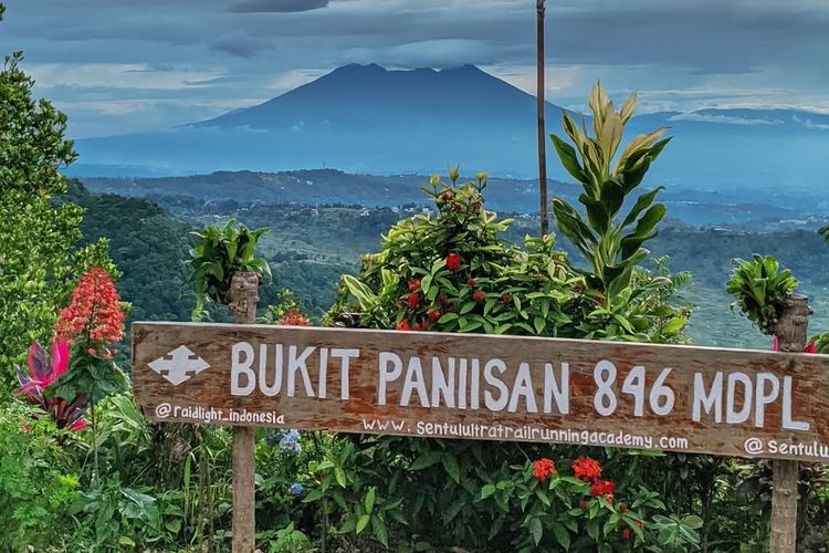 Sentul, trekking, 6 Rekomendasi Trekking di Sentul untuk Pemula hingga Berpengalaman, 1. Curug Leuwi Asih, 2. Curug Cibaliung, 3. Bukit Paniisan , 4. Curug Love, 5. Curug Hordeng, 6. Curug Kembar