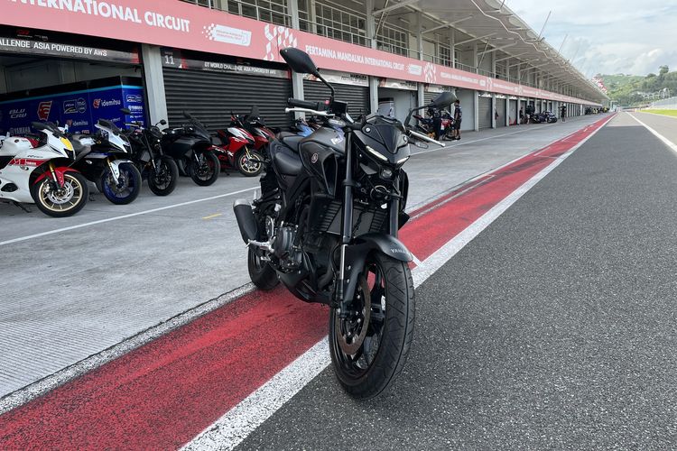 Yamaha New MT-25, Sirkuit Mandalika, motor naked sport, sirkuit mandalika, performan handal, Mengulik Spesifikasi Yamaha MT-25: Motor Sport Terbaru di Mandalika, Pengalaman Berkendara MT-25 di Sirkuit Mandalika, Desain Agresif dengan Kesan Modern, Performa Tangguh untuk Pengendara Pemula, Spesifikasi Lengkap Yamaha New MT-25