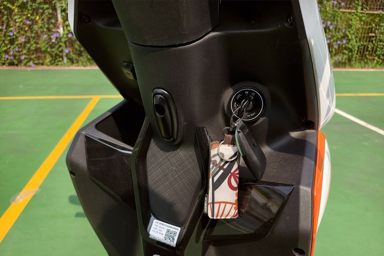 motor listrik, Sprinto, Indomobil Emotor, Kupas Fitur Indomobil Emotor Sprinto, Lengkap untuk Motor Rp 25 Jutaan, Fitur Keselamatan Aktif ala Motor Premium, Kemudahan Akomodasi dan Manajemen Daya, Kepraktisan dan Fitur Pendukung Harian, Kesimpulan