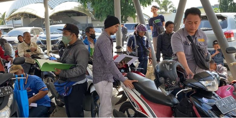 harga BBM, kecelakaan truk, bos otomotif Jepang, balik nama kendaraan bekas, Harga BBM, Harga BYD Atto 1, Kecelakaan Truk, Bos Otomotif Jepang, Plus Minus, Chery Tiggo Cross CSH, GIIAS 2025, Balik Nama Kendaraan Bekas, Populer Otomotif, artikel terpopuler, plus minus, bos otomotif jepang, Harga BBM Turun dan Kecelakaan Truk ODOL