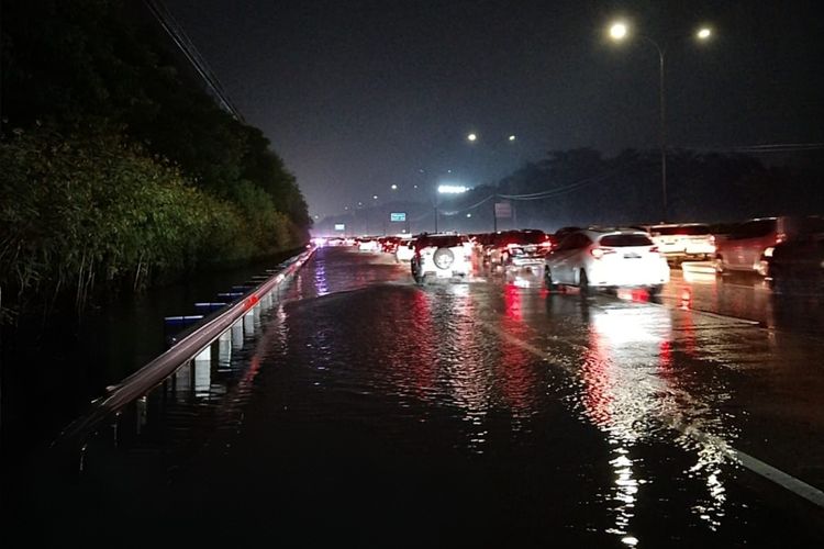 Jasa Marga, Ruas Tol, Jagorawi, Genangan air, jalan tol, Ini Penyebab Tol Jagorawi Banjir Tadi Malam