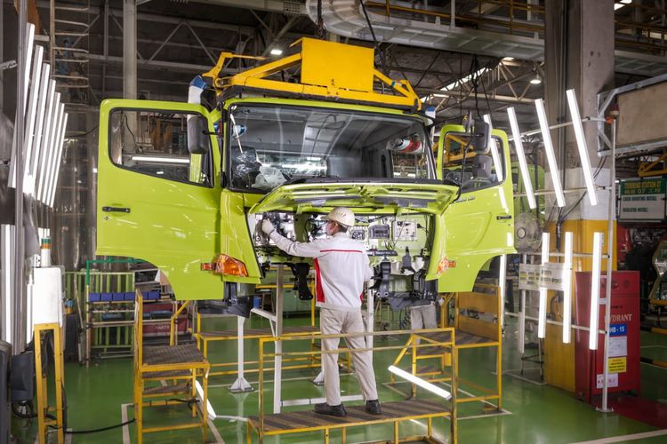 penjualan truk, industri kendaraan niaga, Truk Impor China Ancam Industri Kendaraan Niaga Indonesia 2025