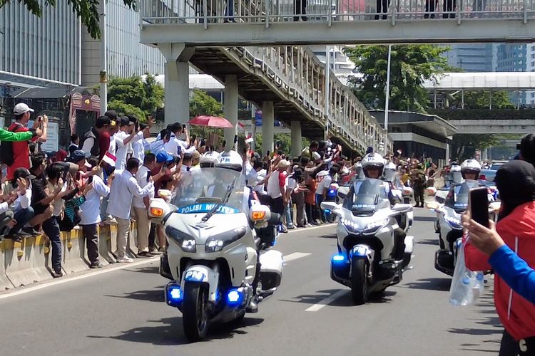 Lalu Lintas, Prabowo, viral, Strobo, Presiden RI Prabowo Subianto, gerakan tot tot wuk wuk, Tanpa ‘Tot Tot Wuk Wuk’: Pengawalan Presiden Jadi Sorotan Publik