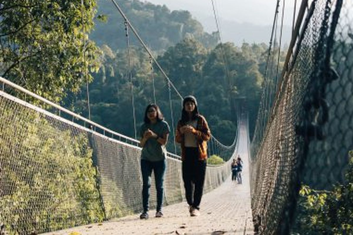 wisata, kuliner, Sukabumi, Wisata dan Kuliner Dekat Stasiun Sukabumi, Cocok untuk Liburan Singkat, 2. Alun - Alun Kota Sukabumi, 3. Curug Sawer, 4. Santa Sea Waterpark, 4. Nama Coffee, 5. Barn Coffee