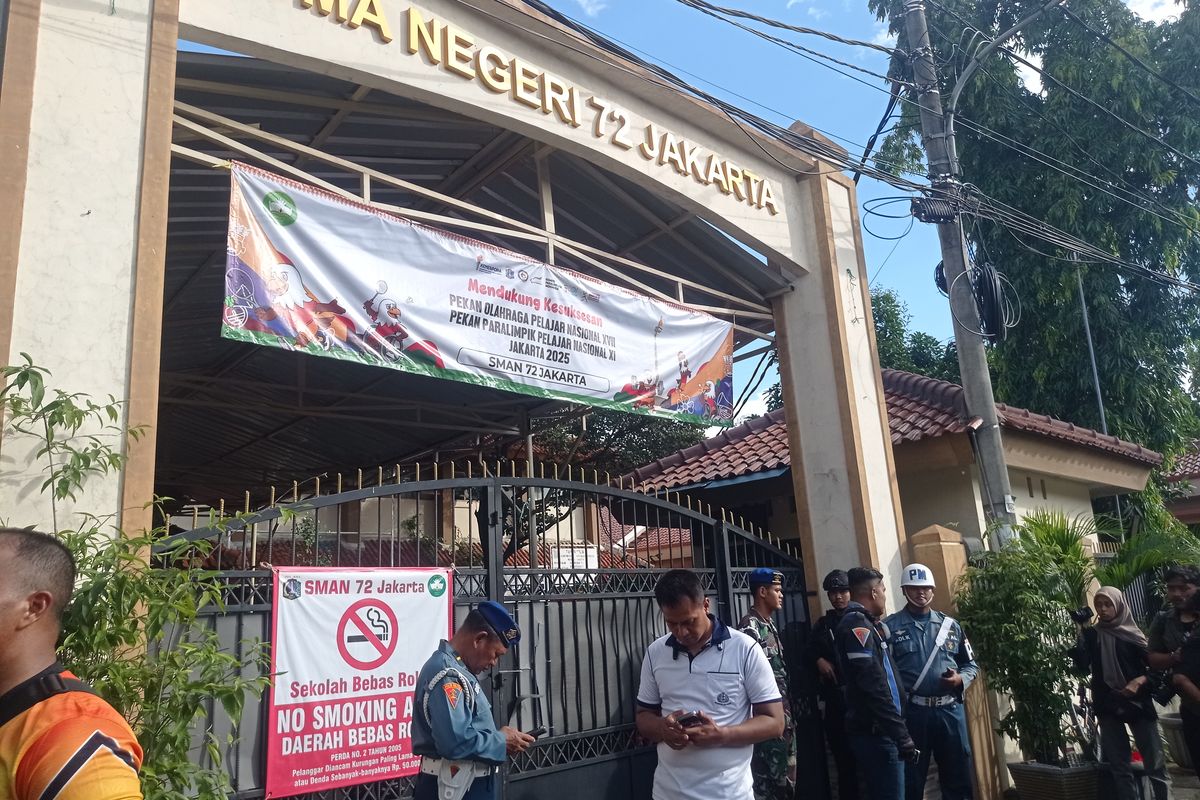 Ledakan di kelapa gading, Ledakan SMAN 72 Kelapa Gading, ledakan SMAN 72 Jakarta, ledakan SMAN 72, pelaku ledakan di SMAN 72 Jakarta, Pelaku Ledakan di SMAN 72 Diduga Siswa Korban Bullying, Sosok Pelaku Diduga Siswa SMAN 72, Pelaku Diduga Korban Perundungan dan Sering Menonton Video Kekerasan, Tiga Ledakan di Sekitar Masjid Sekolah, Kondisi Korban dan Proses Penyelidikan, Fakta Sementara: Terduga Pelaku Masih Dioperasi