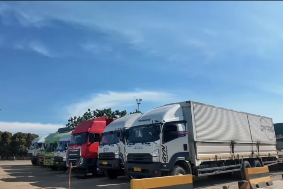 distribusi, logistik, Truk, Aptrindo, Distribusi Barang Tak Pernah Berhenti, Bisnis Logistik Tetap Bertahan