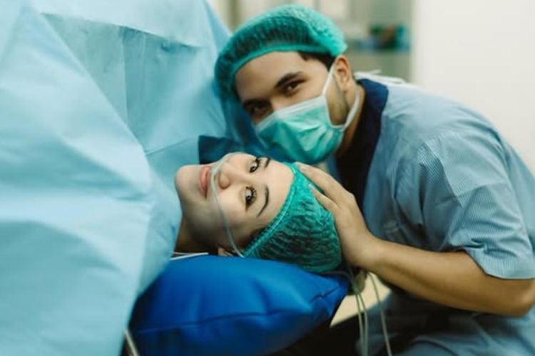 Aaliyah Massaid, ibu melahirkan boleh keluar rumah, aaliyah massaid melahirkan, kapan ibu boleh keluar rumah setelah melahirkan, berapa hari ibu boleh keluar rumah setelah melahirkan, bolehkah ibu melahirkan keluar rumah sebelum 40 hari, apakah ibu melahirkan boleh keluar rumah sebelum 40 hari, apakah 40 hari ibu melahirkan boleh keluar rumah, Berapa lama ibu habis melahirkan boleh keluar rumah, pantangan ibu melahirkan sebelum 40 hari, Belajar dari Aaliyah Massaid, Benarkah Ibu Tidak Boleh Keluar Rumah 40 Hari Setelah Melahirkan?