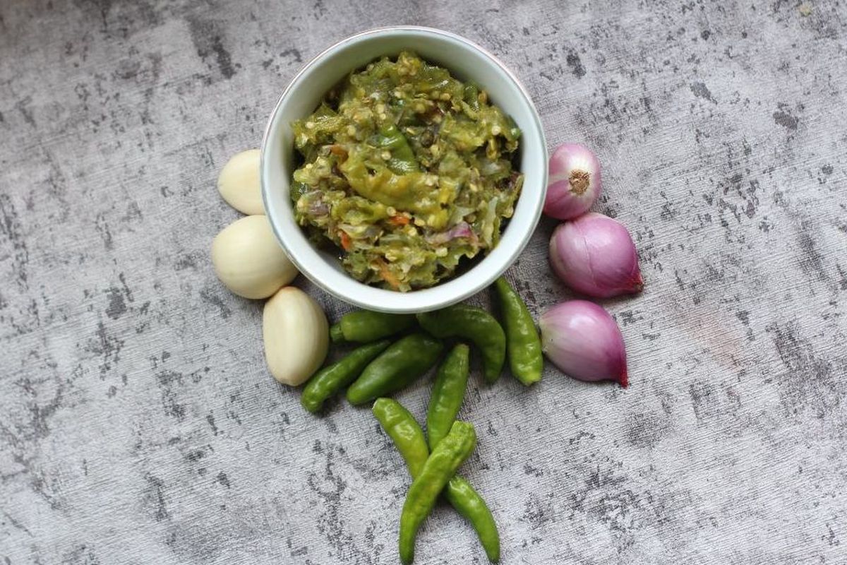 sambal ijo padang, Resep Sambal Ijo Padang Ala Rumahan, Pedas Segar dan Harum Khas Cabai