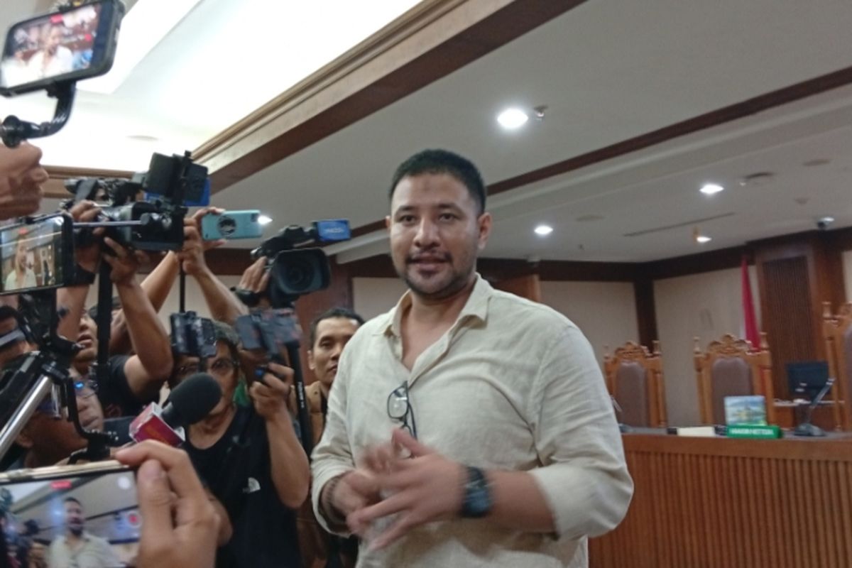 Ammar Zoni, Ammar Zoni vs Polisi di Sidang Narkoba, Adu Klaim Dugaan Kekerasan, Adu klaim di ruang sidang, Bantahan penyidik soal kekerasan, Tuduhan pemerasan Rp 300 juta, Polisi bantah uang damai, Kehadiran Kamelia di persidangan, Duduk perkara kasus narkoba