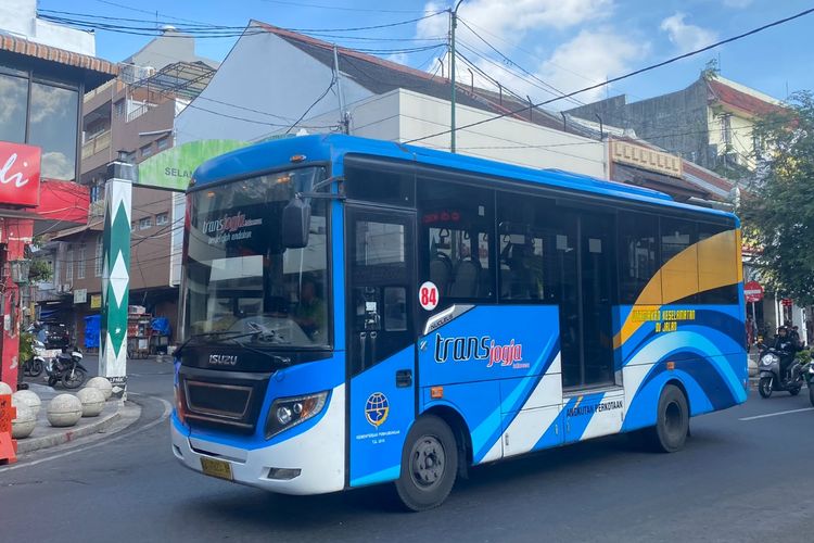 Itinerary 2 Hari 1 Malam di Yogyakarta, Jelajahi Budaya Kota Gudeg, Itinerary 2 hari 1 malam di Yogyakarta,  Ilustrasi Candi Prambanan., Alternatif transportasi: Trans Jogja dan sewa kendaraan, Estimasi Biaya Liburan 2 Hari 1 Malam di Yogyakarta