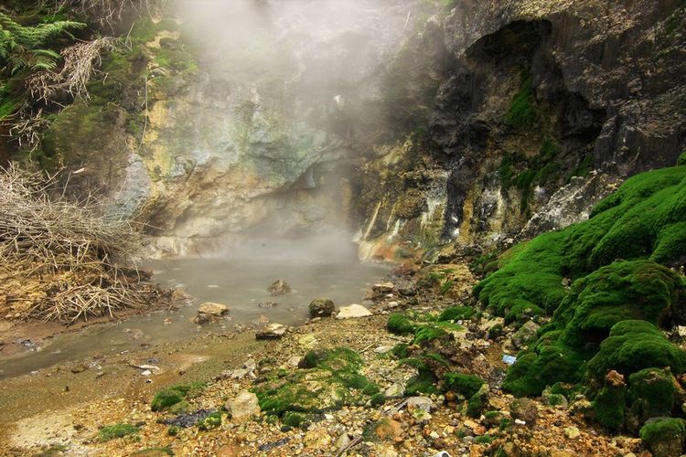 Dieng, 7 Pilihan Wisata Dieng, dari Pemandian Air Panas sampai Bukit Panorama, 1. D’Qiano Hot Spring Water Park, 2. Sumur Jalatunda, 3. Kawah Candradimuka, 4. Golden Sunrise Bukit Sikunir, 5. Gardu Pandang Tieng (GPT), 6. Bukit Scooter Dieng, 7. Bukit Ratapan Angin