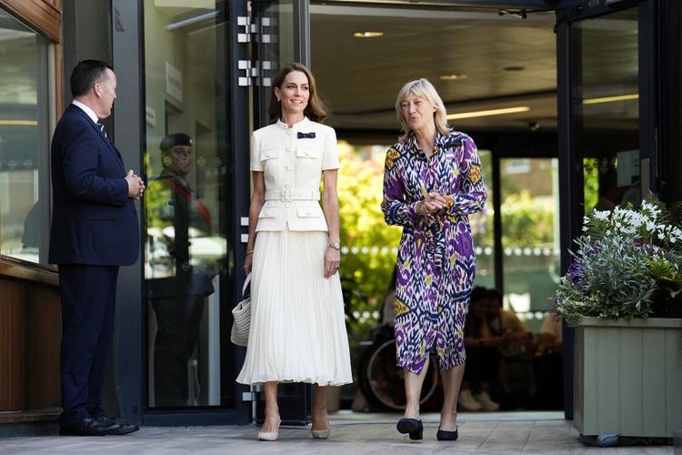 Kate Middleton, Kerajaan Inggris, Wimbledon 2025, Princess of Wales, Gaya Kate Middleton, Putri Wales, gaya berpakaian Kate Middleton, wimbledon 2025, gaya kate middleton, 2 Gaya Kate Middleton di Wimbledon 2025, Pakai Gaun Putih dan Biru