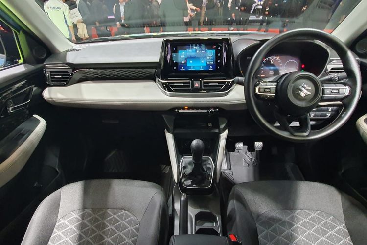 Suzuki, Suzuki Motor Corporation, Japan Mobility Show 2025, suzuki victoris 2025, suzuki victoris cbg, bio methane gas, Ini Dia Suzuki Victoris CBG, SUV Bertenaga Biogas