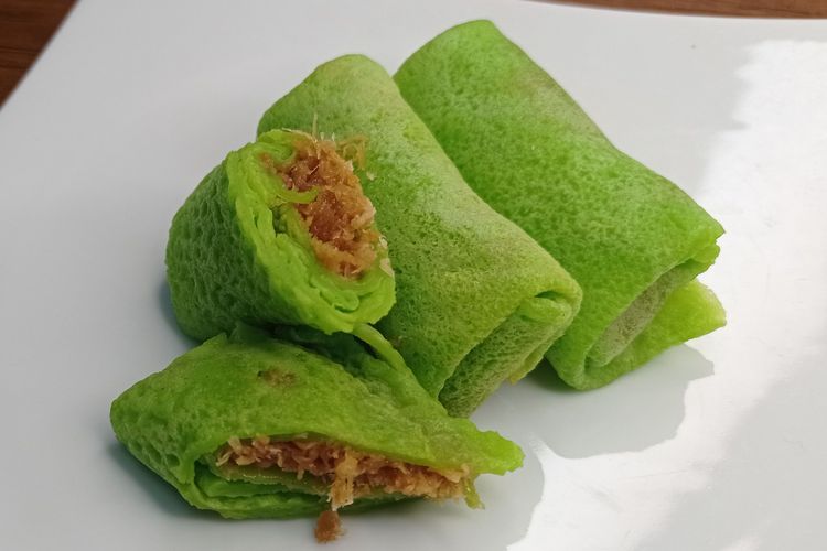 dadar gulung, resep, Resep Dadar Gulung Anti Gagal, Kulit Tidak Mudah Robek, Isian Kelapanya Manis