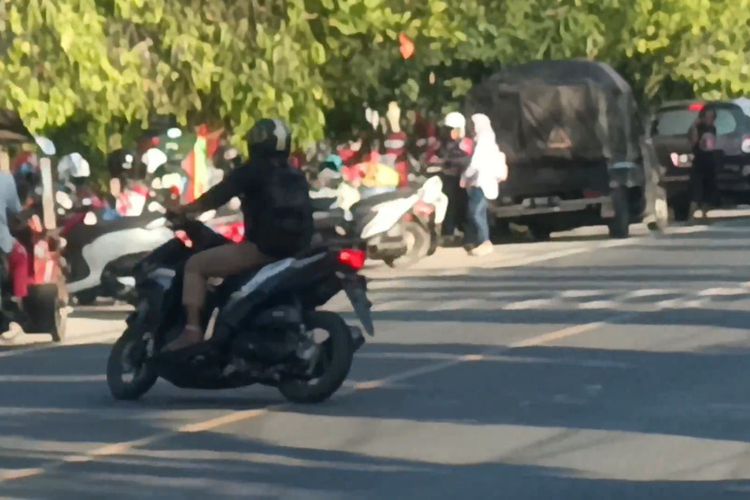 Putar balik, putar balik, lampu sein, berkendara aman, sepeda motor, Cara Aman Melakukan Putar Balik di Jalan Raya untuk Pengendara Motor