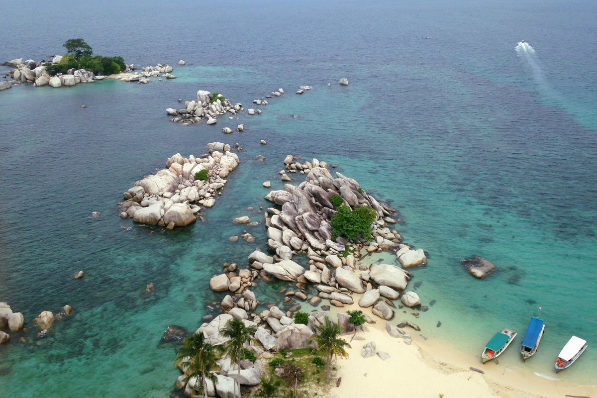 destinasi wisata, Tanjung Kelayang, kano, Kawasan Ekonomi Khusus (KEK), wisata, kawasan wisata, island hopping, keanekaragaman hayati, kopi kong djie, pulau belitung, gangan sup ikan belitung, Pulau Lengkuas, Pulau Batu Berlayar, Mie Belitung Atep, Belitong UNESCO Global Geopark, budaya Belitung, kekayaan kuliner, Surga Bahari hingga, Petualangan bahari di lautan biru kehijauan, Terapi alam yang memulihkan jiwa, Cita rasa autentik Belitung, Belajar budaya di Desa Wisata Keciput