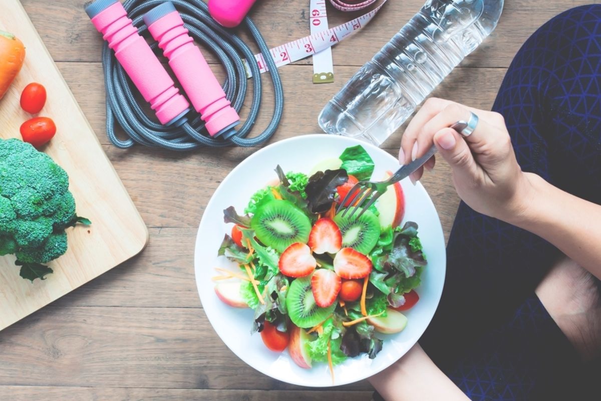 pola makan sehat, tips kembalikan pola makan sehat setelah Lebaran, diet seimbang, cara mengembalikan pola makan sehat, tips pola makan sehat, tips kembalikan pola makan sehat setelah lebaran, 6 Tips Kembalikan Pola Makan Sehat Setelah Lebaran, 1. Batasi porsi karbohidrat, 2. Kurangi makanan berlemak dan gula, 3. Kurangi garam, 4. Makan lebih banyak buah dan sayur, 5. Jangan melewatkan sarapan, 6. Olahraga untuk membakar kalori