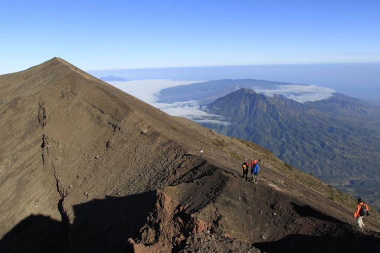 trekking, gunung, jalur ekstrem, 7 Gunung dengan Jalur Trakking Paling Ekstrem di Indonesia