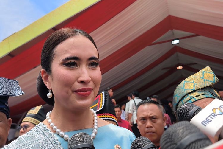 melly mike tiba di riau, agenda melly mike di riau, melly mike pacu jalur, diskografi melly mike, melly mike hadir di festival pacu jalur 2025, Rapper Melly Mike Tiba di Riau, Siap Tampil di Penutupan Festival Pacu Jalur