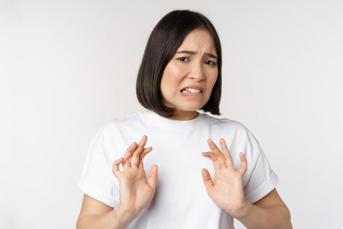 cringe, Arti Cringe dan Contohnya, Istilah Gaul yang Sering Dipakai di TikTok, Arti Cringe dalam Bahasa Gaul, Makna Cringe di Media Sosial, Ciri-Ciri Sesuatu yang Disebut Cringe, Contoh Penggunaan Kata Cringe, Perbedaan Cringe dengan Istilah Gaul Lain, Dampak Perilaku Cringe, Tips Menghindari Perilaku Cringe, Kesimpulan