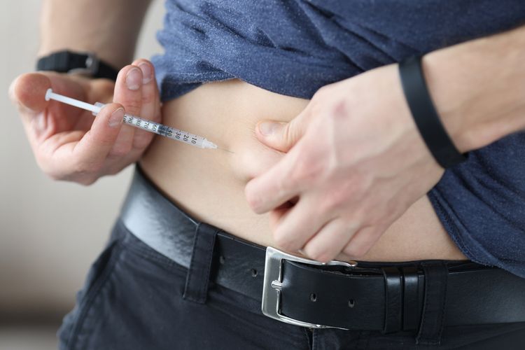 puasa, Apakah Donor Darah Membatalkan Puasa? Simak Panduan Fikih Kontemporer Berikut, 1. Hukum Menggunakan Inhaler, 2. Obat Tetes Mata dan Telinga, 3. Suntikan, Insulin, dan Infus, 4. Donor Darah saat Berpuasa