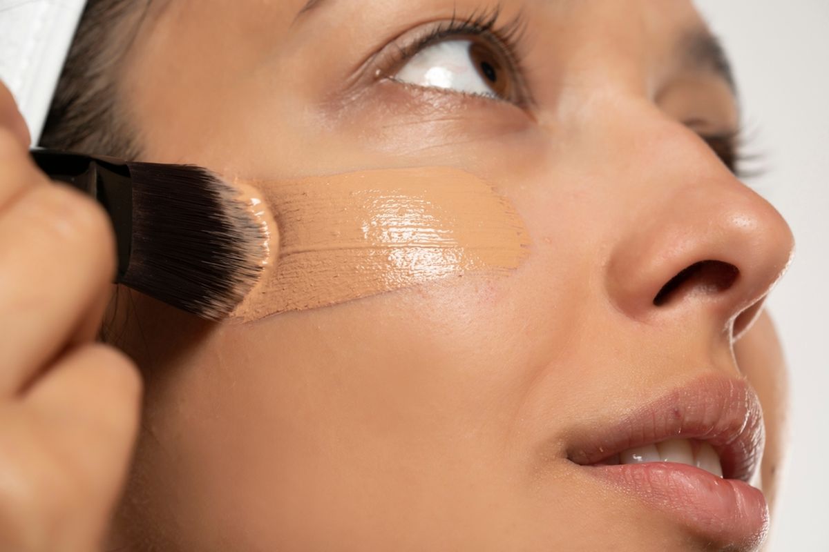 Foundation atau Concealer Dulu? Simak Urutan Makeup yang Benar