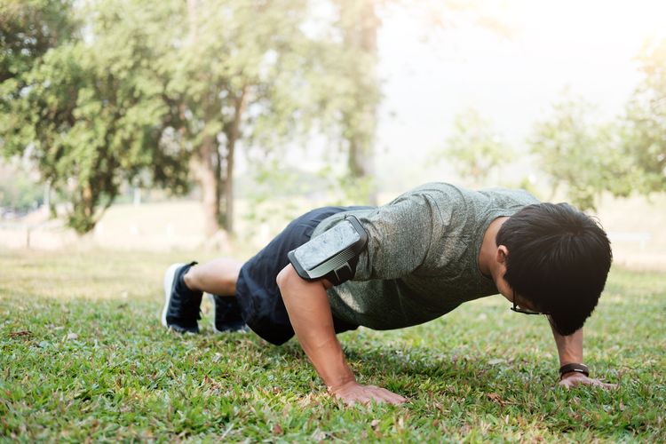 Latihan beban, latihan kekuatan, membentuk otot, Cara Efektif Bentuk Otot Tanpa Harus Tiap Hari ke Gym