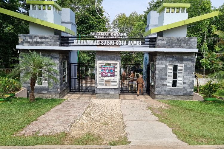 tol pertama di jambi, jalan tol pertama di jambi, tempat wisata di dekat tol pertama di jambi, tempat wisata sekitar tol pertama di jambi, rekomendasi tempat wisata di jambi, tempat wisata gratis di jambi, Tol Pertama di Jambi, Ini 15 Tempat Wisata Dekat Exit Tol, 1. Pondok Meja Luar Ruang, 2. Taman Alam Sebapo, 3. Hutan Pinus Kenali Pal XI, 4. Hutan Kota Muhammad Sabki, 5. Tugu Keris Siginjai, 6. Wisata Kampoeng Radja, 7. Museum Siginjei, 8. Jambi Paradise, 9. Museum Perjuangan Rakyat Jambi, 10. Menara Gentala Arasy, 11. Jembatan Gentala Arasy, 12. Danau Sipin, 13. Candi Muaro Jambi, 14. Sanggar Batik Selaras Pinang Masak, 15. Jamtos Shopping Center