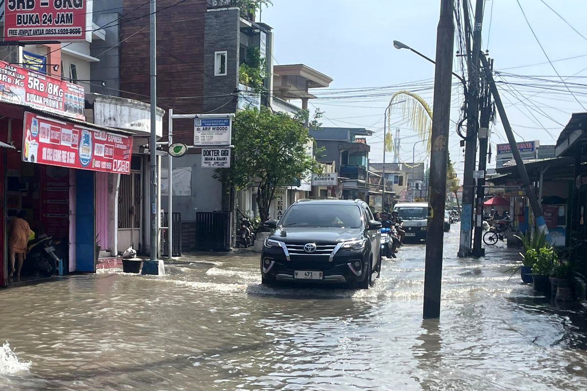 mobil matik, batas aman, banjir, kerusakan transmisi, Batas Aman Mobil Matik Lewati Banjir