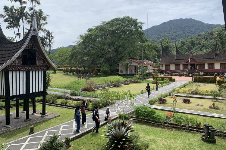 museum bustanil arifin, museum bustanil arifin pdikm kota padang panjang, museum bustanil arifin pdikm, apa saja isi koleksi Museum Bustanil Arifin, harga tiket masuk Museum Bustanil Arifin, Museum Bustanil Arifin, Wisata Sejarah Minang di Padang Panjang