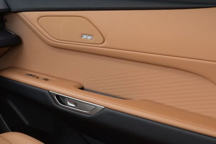 Lexus, Lexus ES, Ketika Unsur Mewah, Hi-Tech, dan Hijau Diramu dalam Kabin Minimalis