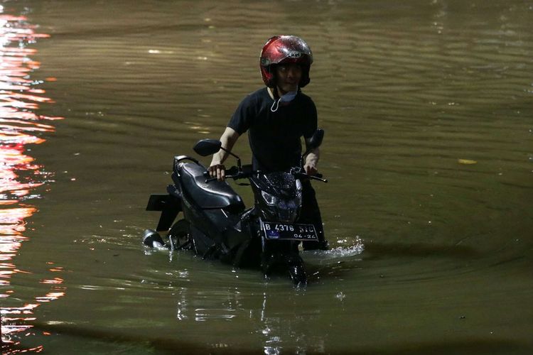 sepeda motor, Banjir Bali, Motor Terendam Banjir, biaya perbaikan motor terendam banjir, estimasi biaya perbaikan motor terendam banjir, Estimasi Biaya Perbaikan Sepeda Motor yang Terendam Banjir