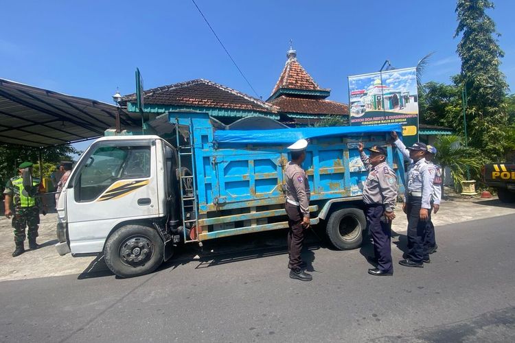 Puti Annisa Moeloek, Isuzu Astra Motor Indonesia, truk ODOL, keselamatan jalanan, Truk ODOL: Tanggung Jawab Produsen vs Konsumen