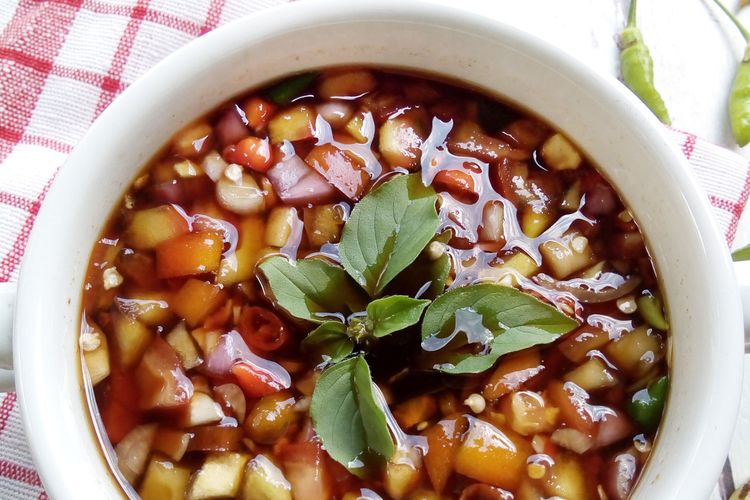 Sambal colo-colo, kuliner Manado, ikan bakar, Apa Beda Sambal Colo-colo dan Sambal Dabu-dabu?