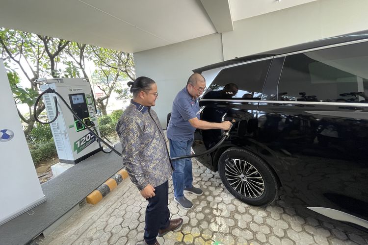 mobil listrik, fast charging, baterai mobil listrik, Benarkah Fast Charging Bisa Merusak Baterai Mobil Listrik?