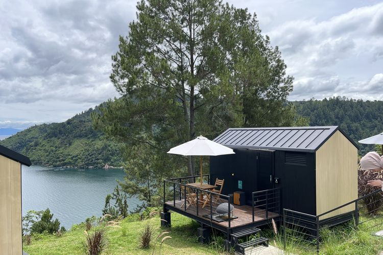 Danau Toba, penginapan di Danau Toba, hotel di Danau Toba, penginapan di Toba dan Samosir, danau toba, penginapan di danau toba, hotel di danau toba, Penginapan di Toba dan Samosir, rekomendasi hotel dekat danau toba, 4 Penginapan di Danau Toba, Suasana Tenang Dikelilingi Perbukitan, 1. Bobocabin Patra Parapat, 2.  Bobocabin Kaldera, 3. Marianna Resort &amp; Convention Tuktuk, 4. Vany Villa Balige
