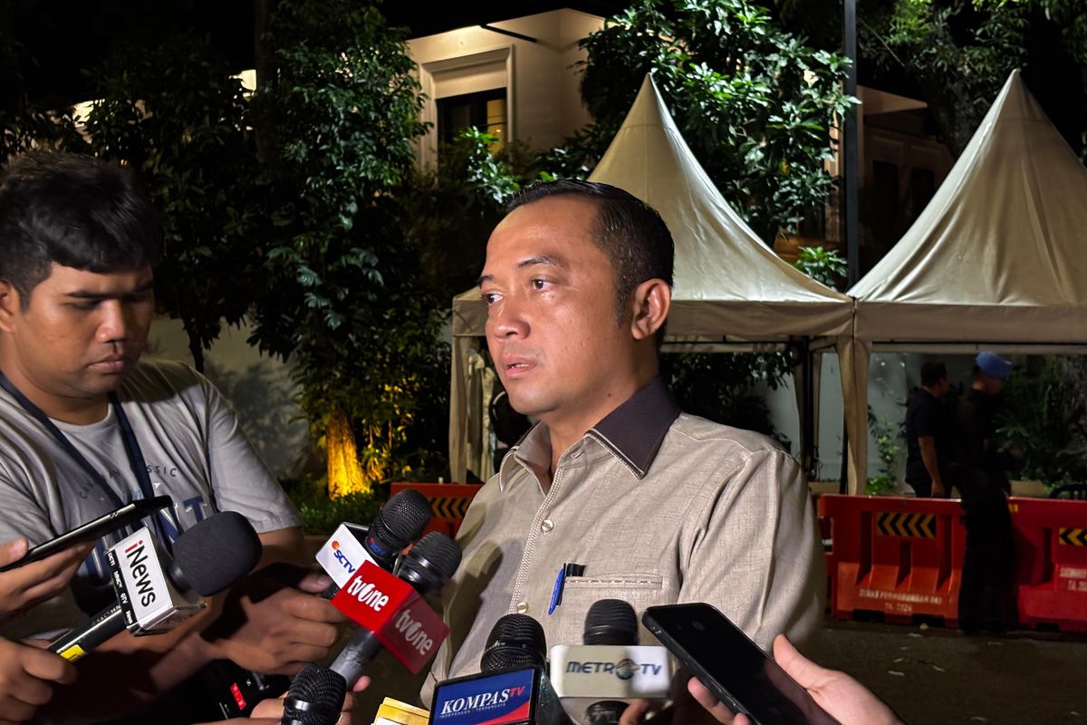 Soeharto, pahlawan nasional, hari pahlawan, Hari Pahlawan 2025, Istana: Presiden Prabowo akan Umumkan 10 Pahlawan Nasional pada Hari Pahlawan 2025, Termasuk Soeharto, Proses Penetapan Melalui Rapat Finalisasi di Kediaman Presiden, Penghormatan bagi Para Pendahulu Bangsa, Mensos: Soeharto, Gus Dur, Marsinah Layak Dapat Gelar Pahlawan Nasional, Pengumuman Gelar Pahlawan Nasional Dilakukan oleh Presiden
