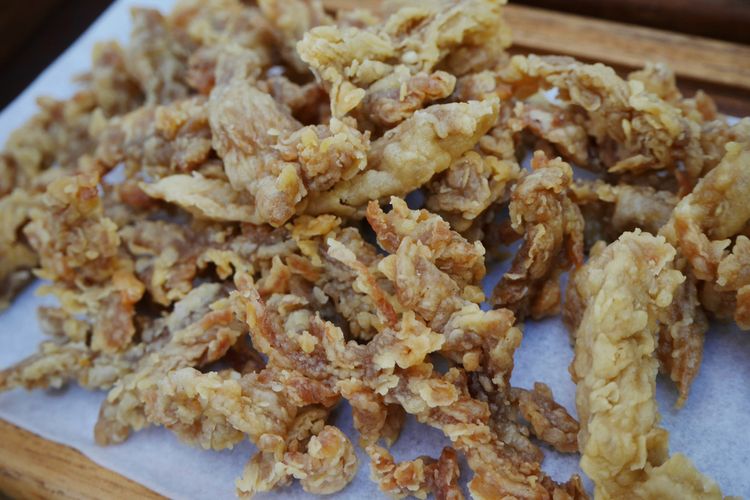 Jamur Krispi, jamur goreng, 5 Rahasia Bikin Jamur Crispy Rumahan Tidak Lembek, 1. Tak perlu mencuci jamur, 2. Perhatikan jenis tepung pelapis, 3. Tambahkan telur ke adonan basah, 4. Gunakan susu bubuk, 5. Tambahkan baking soda