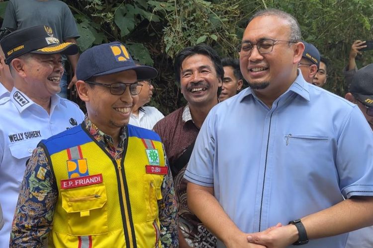 Kementerian PUPR, Andre Rosiade, pasien TBC, Presiden Prabowo, Bidan Dona Lubis, bidan dona seberangi sungai pasaman sumbar, bidan dona jadi nakes teladan sumbar 2025, Bidan Seberangi Sungai Demi Obati Pasien TBC, Presiden Prabowo Siapkan Rp26,5 Miliar untuk Bangun Akses Warga