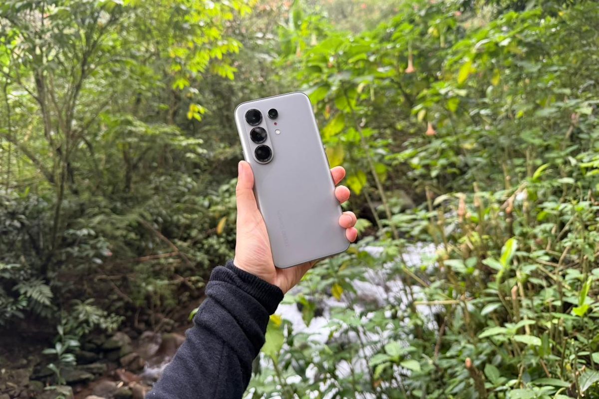 Camon 50 Pro, Tecno, smartphone, Pakai Tecno Camon 50 Pro 5G di Alam Terbuka, Enteng Dibawa, Tangguh Menembus Hujan