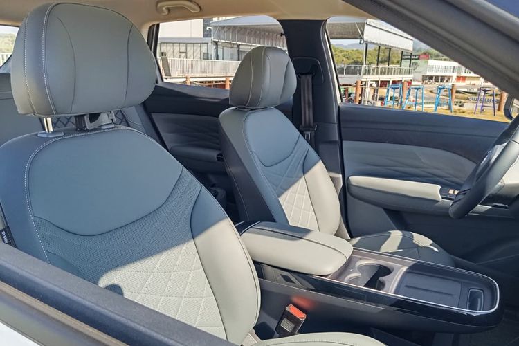 mobil listrik, Arcfox T1, BAIC Indonesia, iims 2026, Uji Coba Arcfox T1: Inovasi Mobil Listrik dari BAIC Indonesia